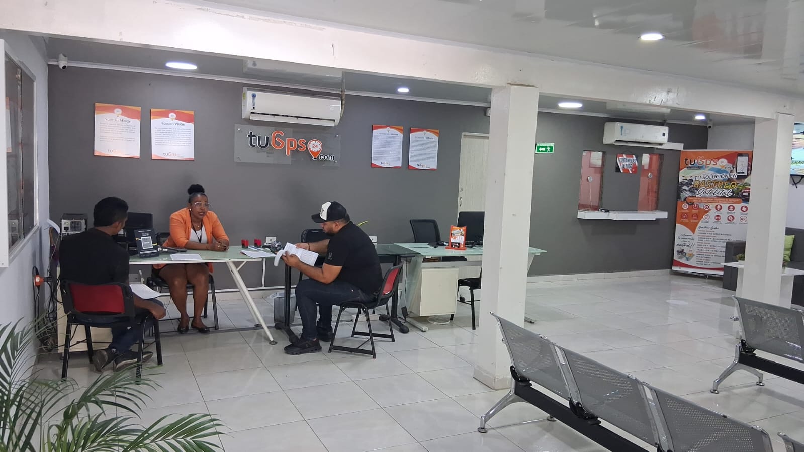 Sucursal TuGPS24 Riohacha — interior